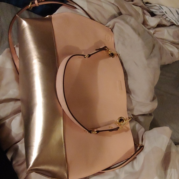 Calvin Klein - Picture 1 of 3